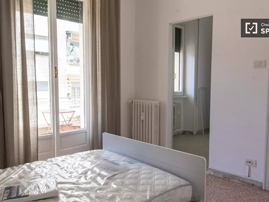Immagine 6 di Camera condivisa in affitto  in Viale Libia a Roma