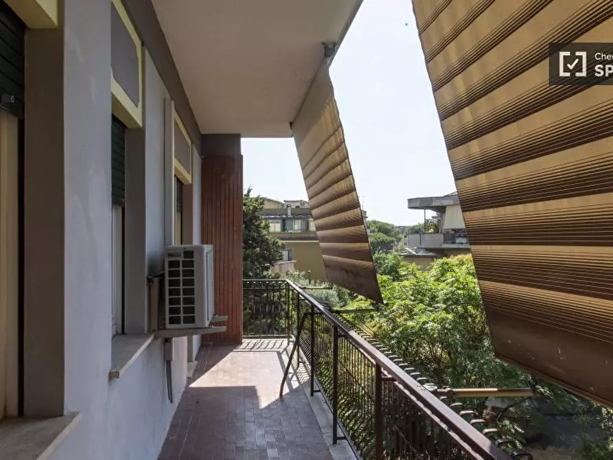 Immagine 10 di Camera condivisa in affitto  in Via Aurelio Mistruzzi a Roma