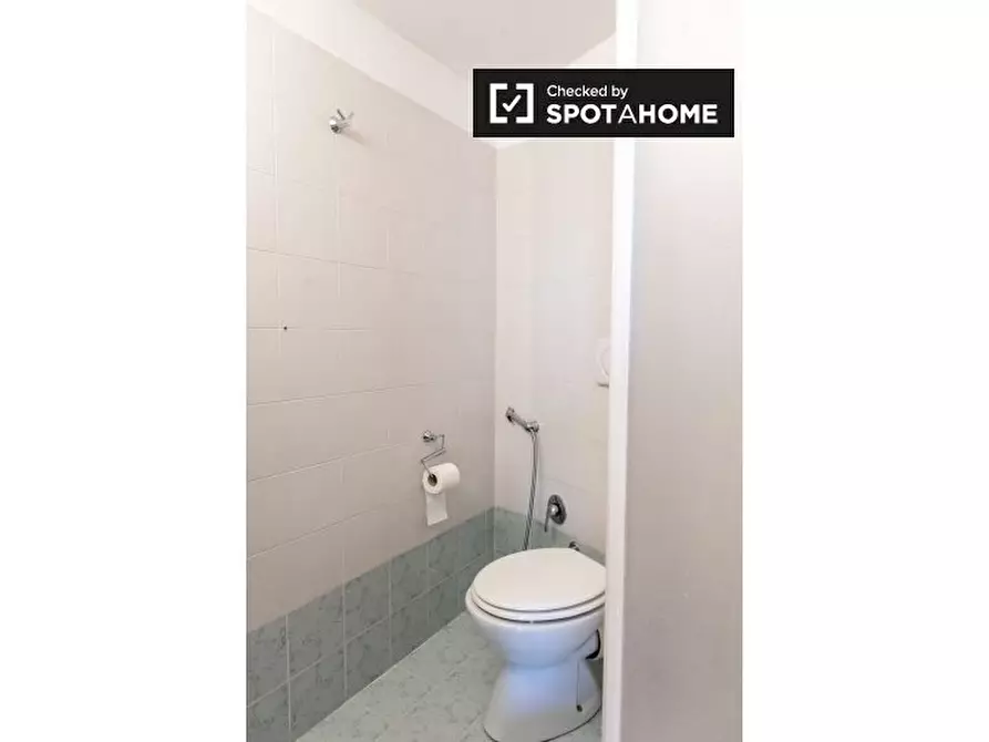 Immagine 12 di Appartamento in affitto  in Via Guido Guinizelli a Roma