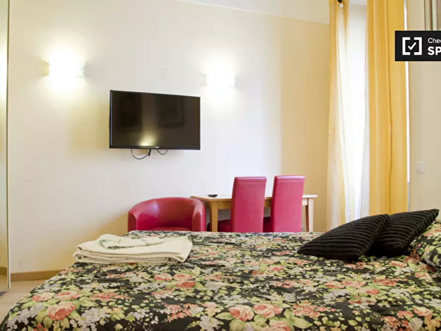 Immagine 4 di Camera condivisa in affitto  in Via Barletta a Roma