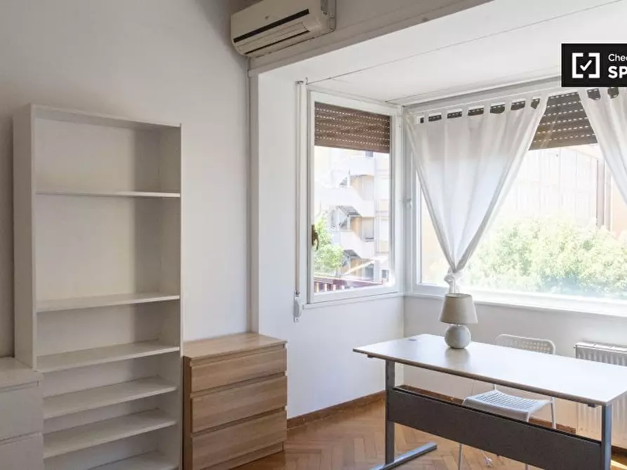 Immagine 15 di Camera condivisa in affitto  in Via Luca Valerio a Roma