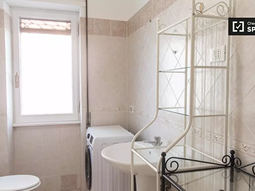 Immagine 10 di Camera condivisa in affitto  in Viale di Vigna Pia a Roma