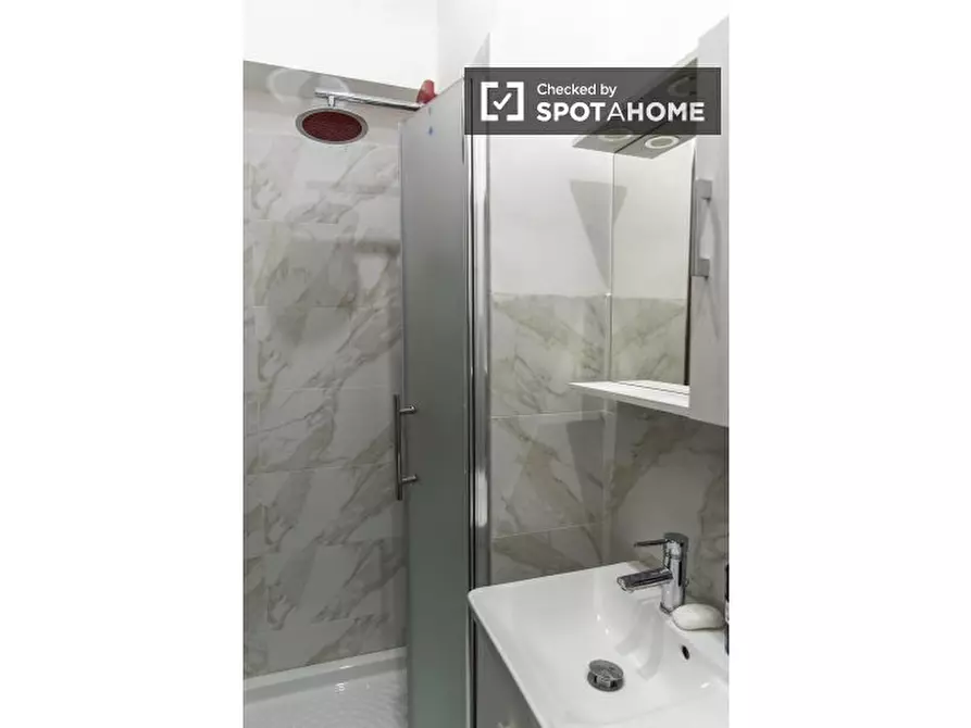 Immagine 15 di Camera condivisa in affitto  in Via Simone Ghini a Roma