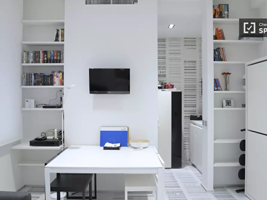 Immagine 5 di Ufficio in affitto  in Vía Privata Maria Teresa a Milano