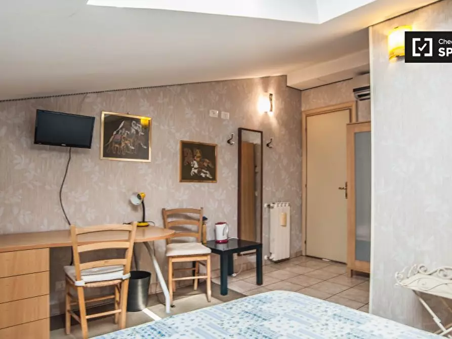 Immagine 4 di Camera condivisa in affitto  in Via Gaeta, 00185 Roma RM, Italy a Roma