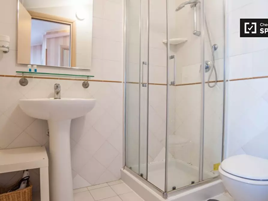 Immagine 5 di Camera condivisa in affitto  in Via Gaeta, 00185 Roma RM, Italy a Roma