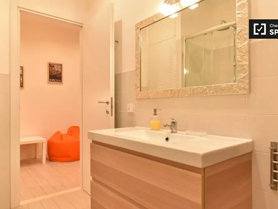 Immagine 15 di Appartamento in affitto  in Via dei Conciatori a Roma