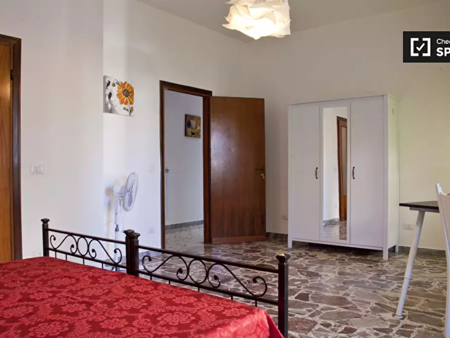 Immagine 4 di Camera condivisa in affitto  in Via della Massimilla a Roma