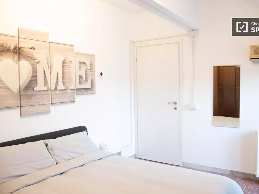 Immagine 1 di Appartamento in affitto  in Via Curzio Rufo a Roma