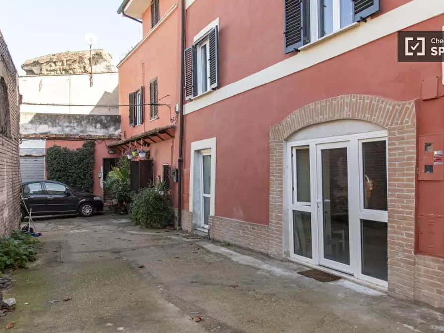 Immagine 10 di Appartamento in affitto  in Via della Marrana a Roma