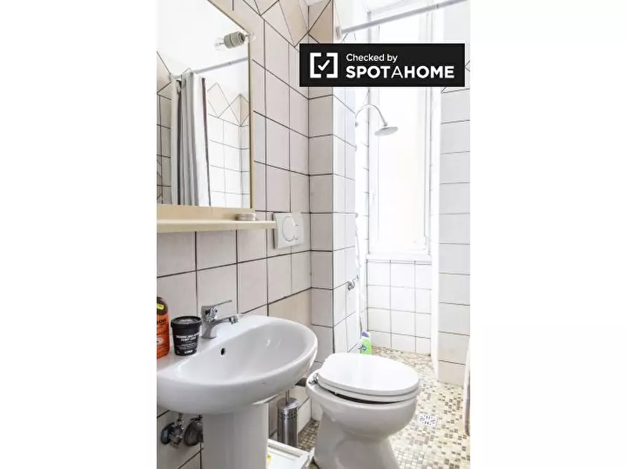 Immagine 19 di Camera condivisa in affitto  in Viale Regina Margherita, 00198 Roma RM, Italy a Roma