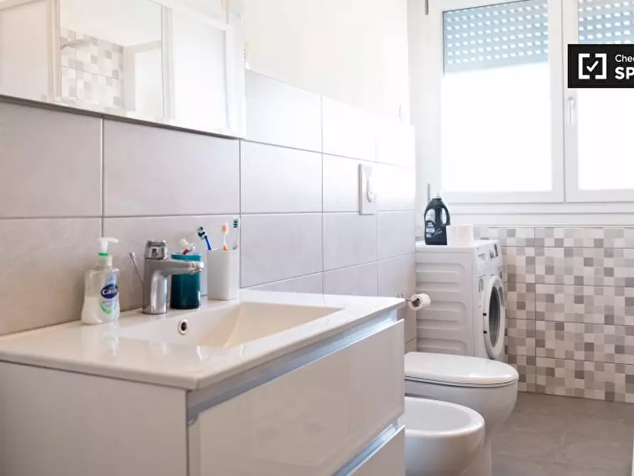 Immagine 8 di Camera condivisa in affitto  in Via Salvatore Pincherle a Roma