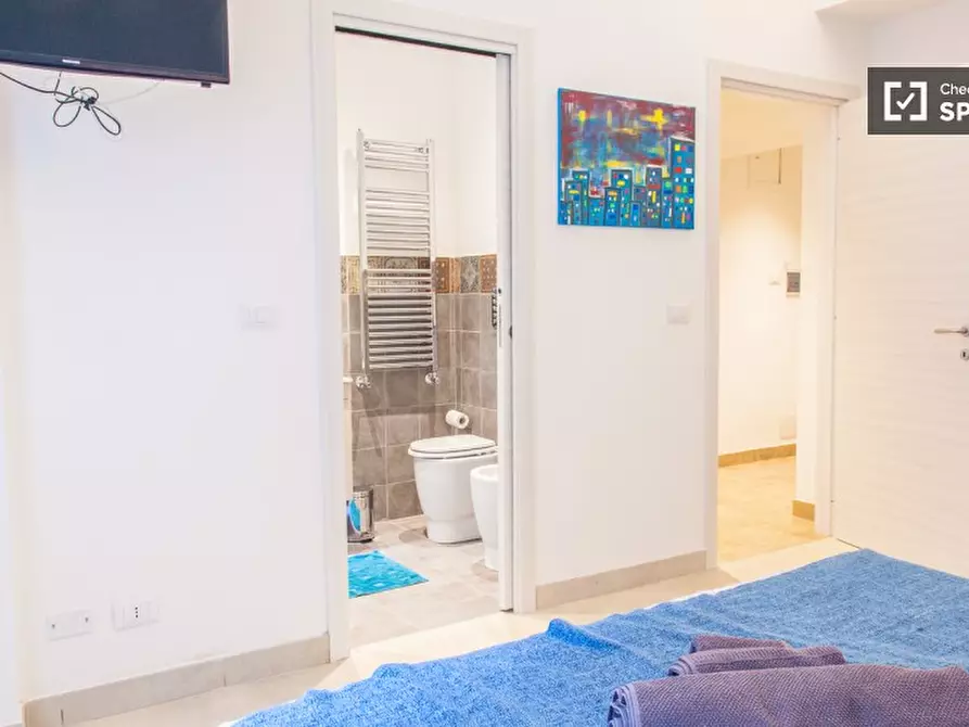 Immagine 3 di Camera condivisa in affitto  in Via Amerigo Vespucci a Roma