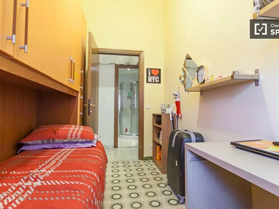 Immagine 8 di Camera condivisa in affitto  in Via Montefalco a Roma