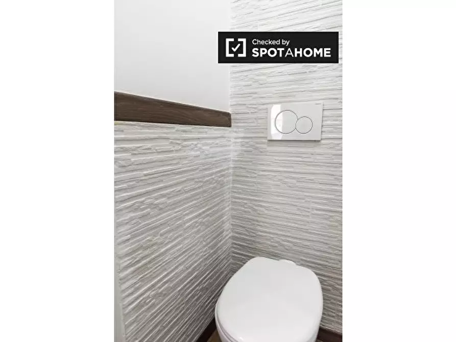 Immagine 4 di Camera condivisa in affitto  in Via Francesco Grimaldi a Roma