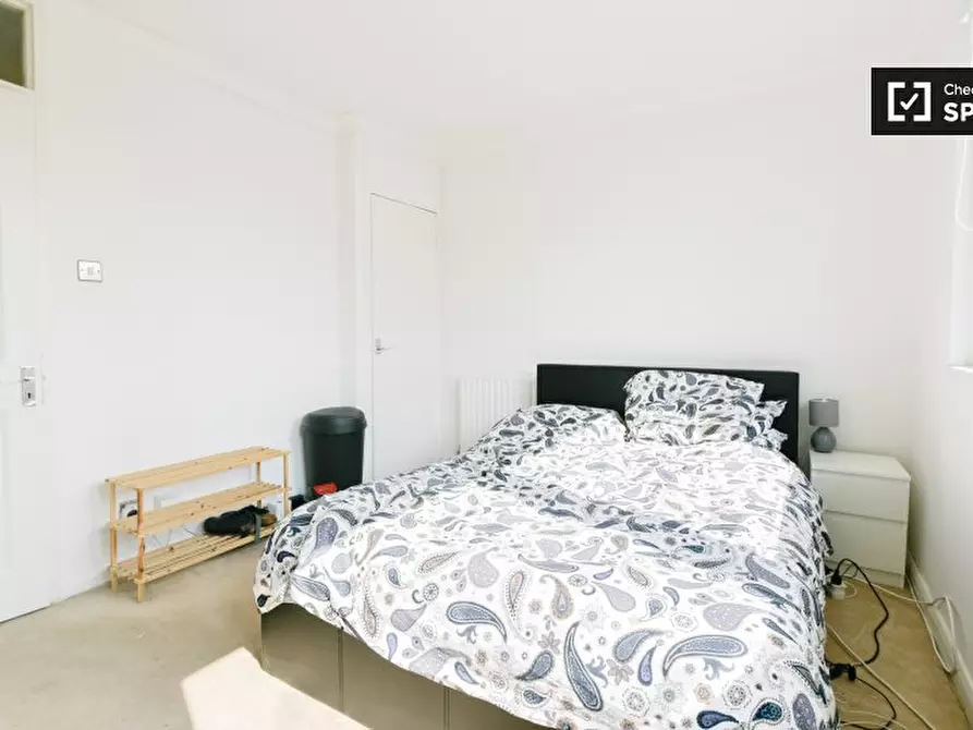 Immagine 1 di Camera condivisa in affitto  in St.Anns Rd, White City, London W11 4ST, UK a Kensington