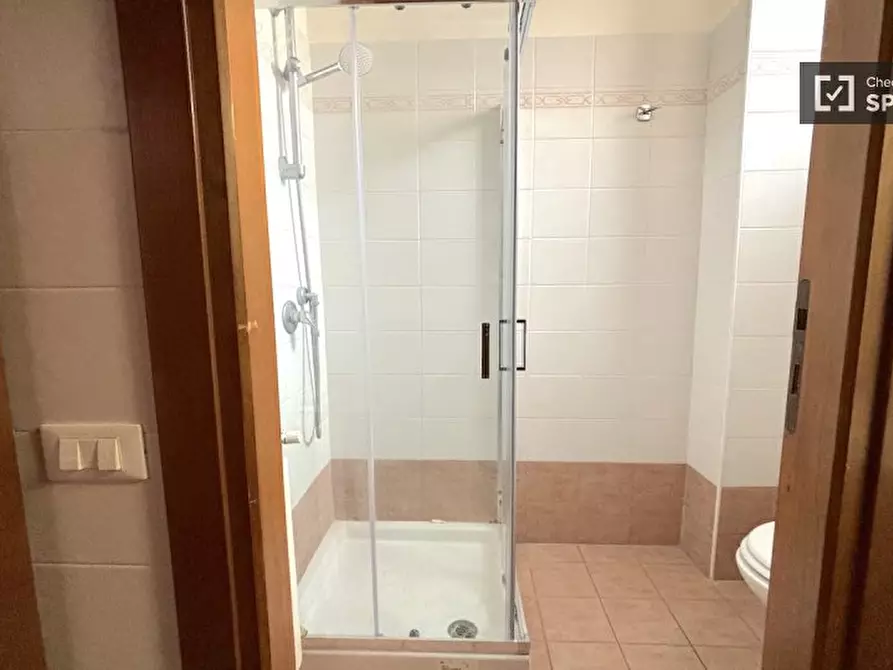 Immagine 5 di Camera condivisa in affitto  in Via Alessandro Brisse a Roma