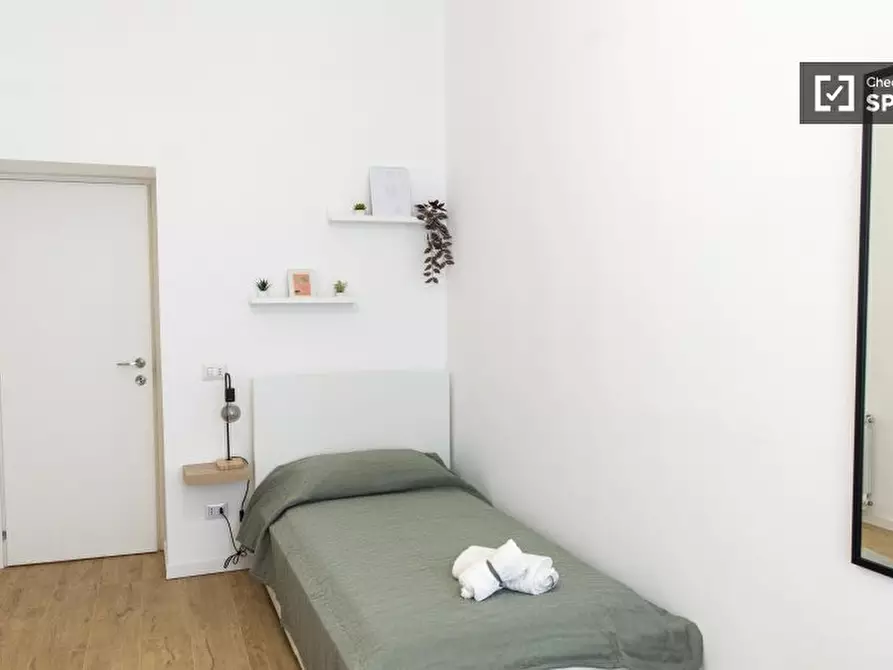 Immagine 2 di Camera condivisa in affitto  in Via Crema a Roma