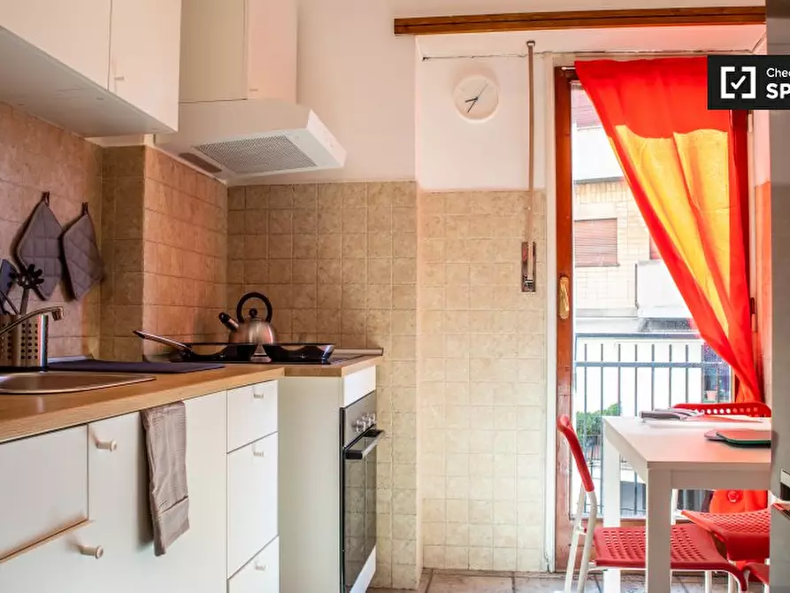 Immagine 5 di Camera condivisa in affitto  in Via Alfredo Catalani a Roma