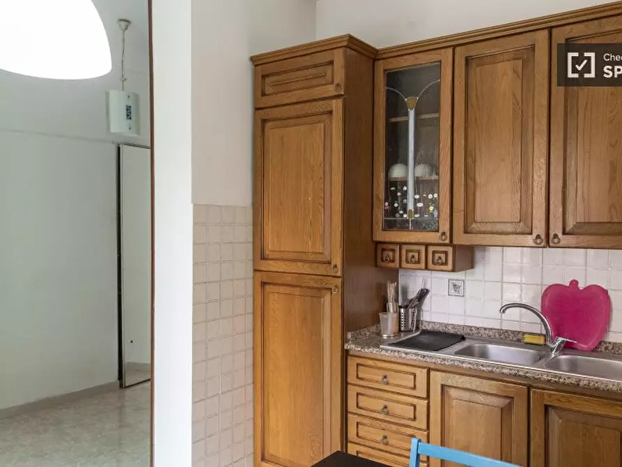 Immagine 17 di Camera condivisa in affitto  in Via Quirino Majorana a Roma