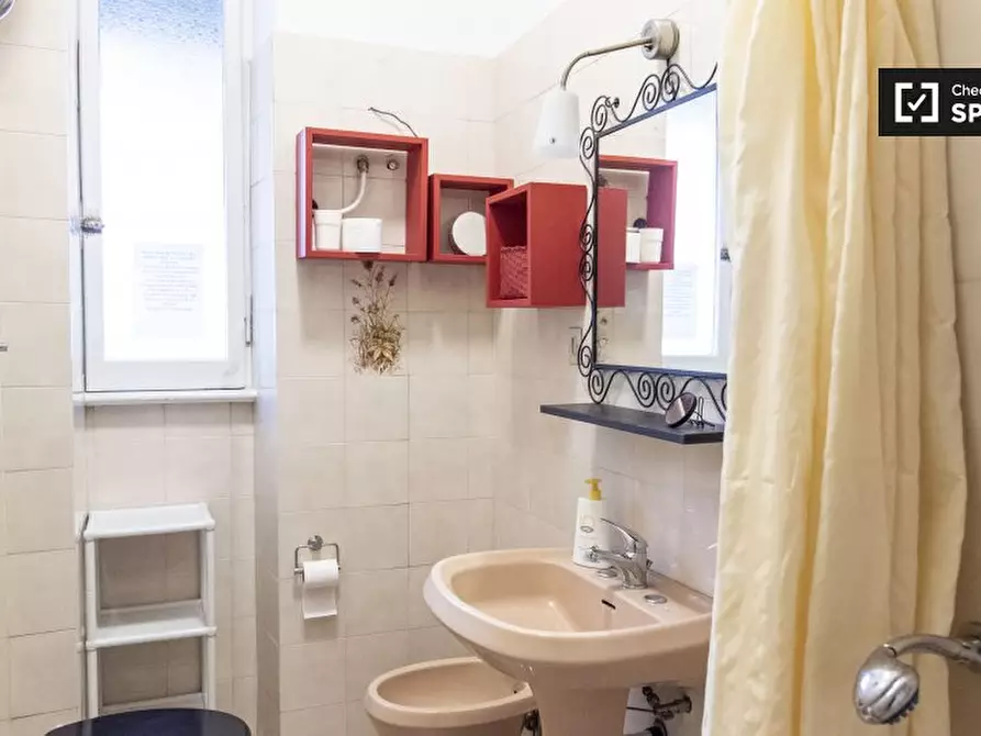 Immagine 14 di Camera condivisa in affitto  in Via Camilla a Roma