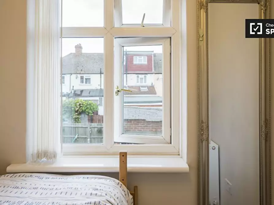 Immagine 4 di Camera condivisa in affitto  in Rochford Way a Croydon