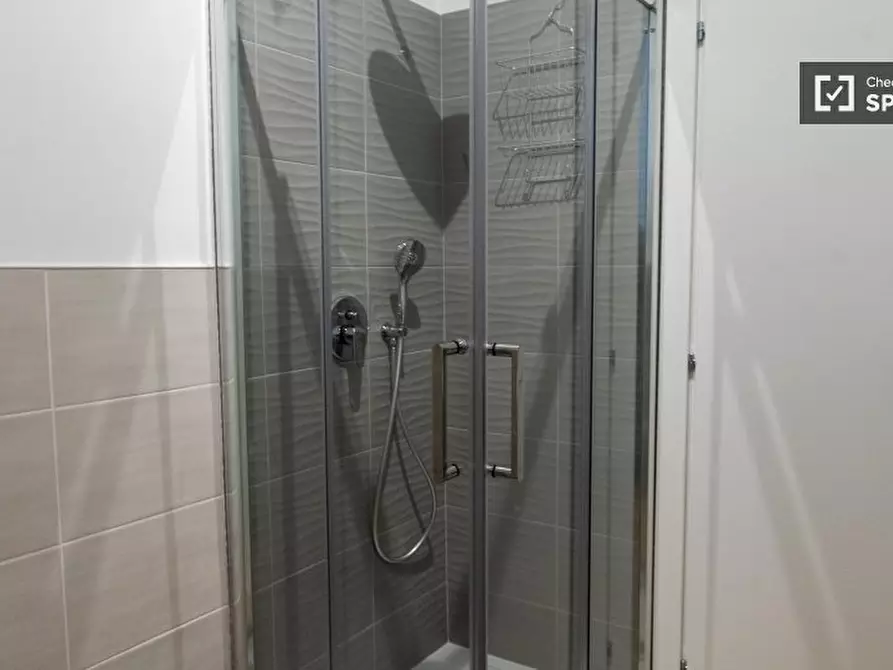 Immagine 8 di Camera condivisa in affitto  in Via Crema a Roma