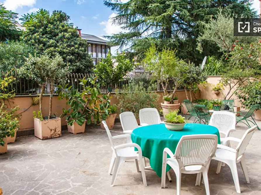 Immagine 12 di Camera condivisa in affitto  in Via Coviello a Roma