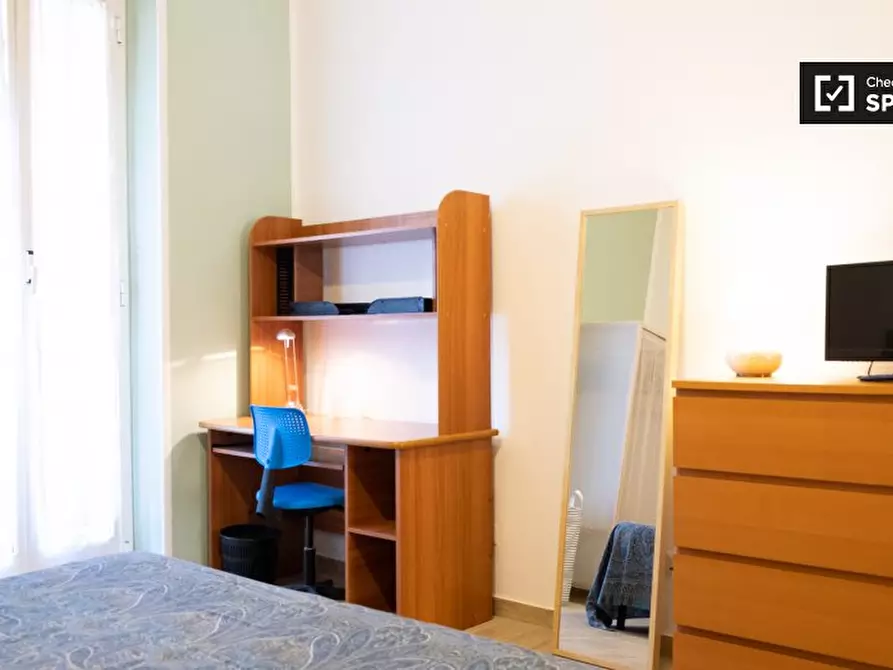 Immagine 2 di Camera condivisa in affitto  in Via dei Campani, 00185 Roma RM, Italy a Roma