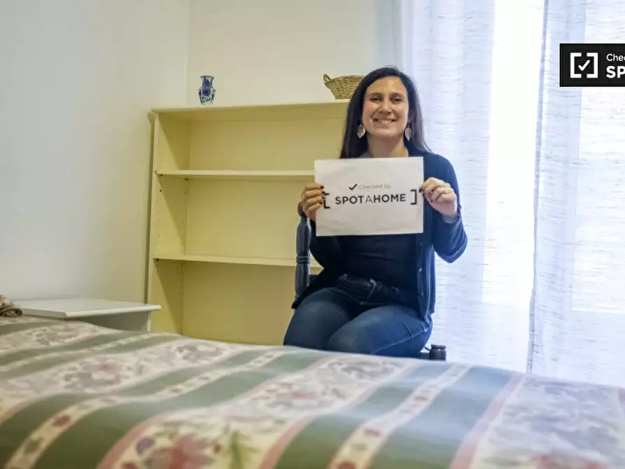 Immagine 5 di Camera condivisa in affitto  in Via Ernesto Ovidi a Roma