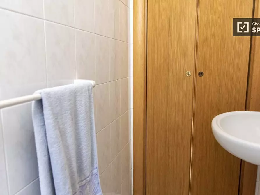 Immagine 16 di Camera condivisa in affitto  in Via della Fisica a Roma
