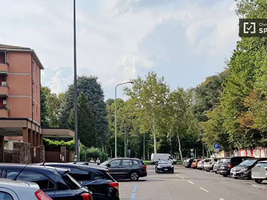 Immagine 19 di Camera condivisa in affitto  in via Barzoni a Milano