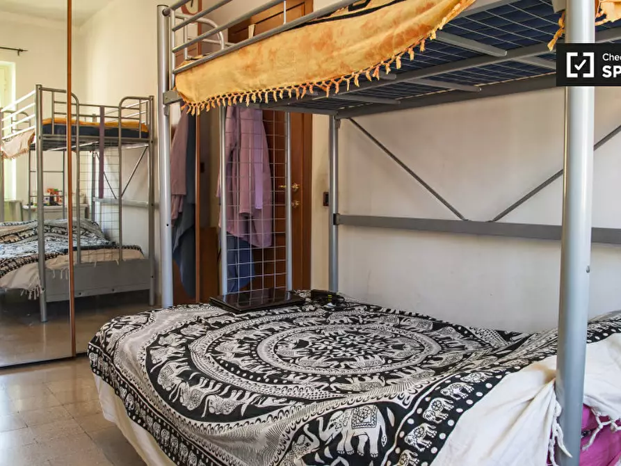 Immagine 3 di Camera condivisa in affitto  in Via dei Crispolti a Roma