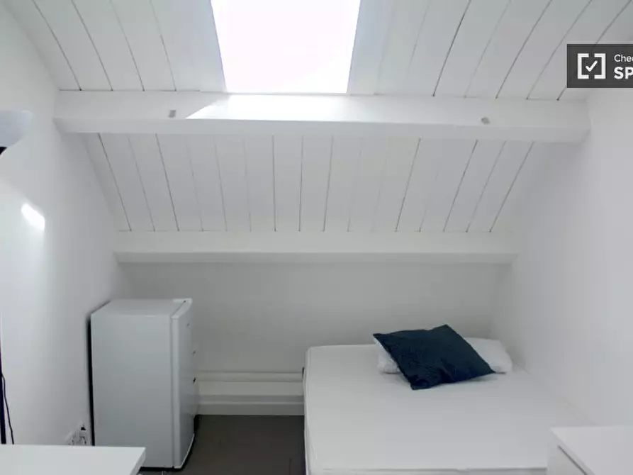 Immagine 6 di Camera condivisa in affitto  in Via di Carcaricola a Roma