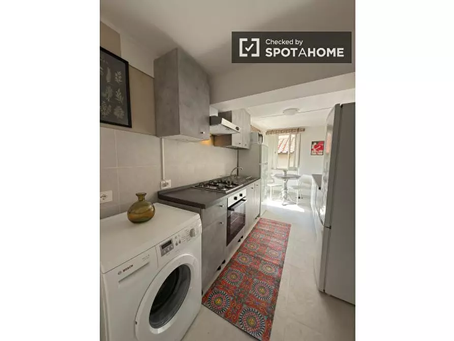 Immagine 13 di Camera condivisa in affitto  in P.za di Sant'Apollonia a Roma