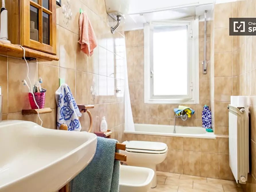 Immagine 13 di Camera condivisa in affitto  in Via Gaspare Gozzi a Roma