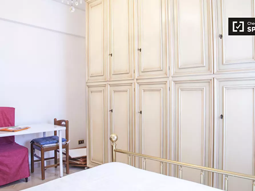 Immagine 4 di Camera condivisa in affitto  in Via Sestio Menas a Roma