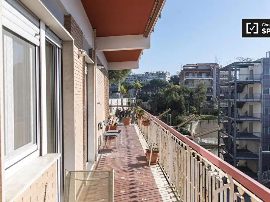 Immagine 15 di Camera condivisa in affitto  in Via Antonino Pio a Roma