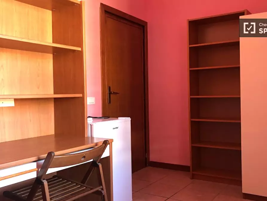 Immagine 3 di Camera condivisa in affitto  in Via Alessandro Brisse a Roma