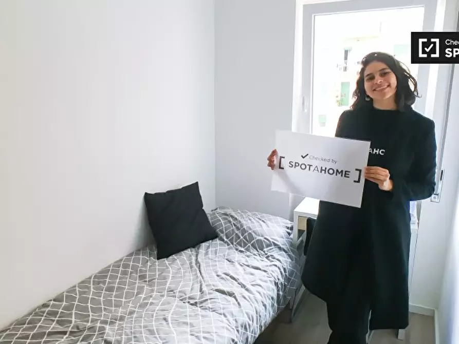 Immagine 5 di Camera condivisa in affitto  in Viale Giustiniano Imperatore a Roma