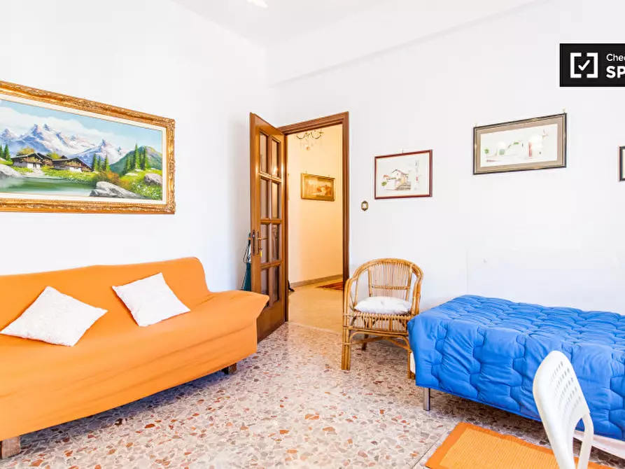 Immagine 3 di Camera condivisa in affitto  in Via delle Arniche a Roma