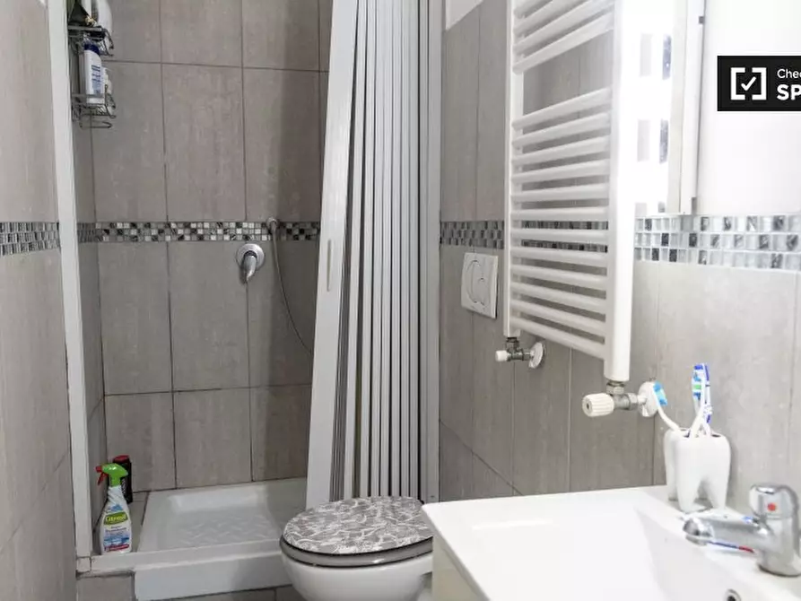 Immagine 5 di Camera condivisa in affitto  in Via Grottaferrata a Roma