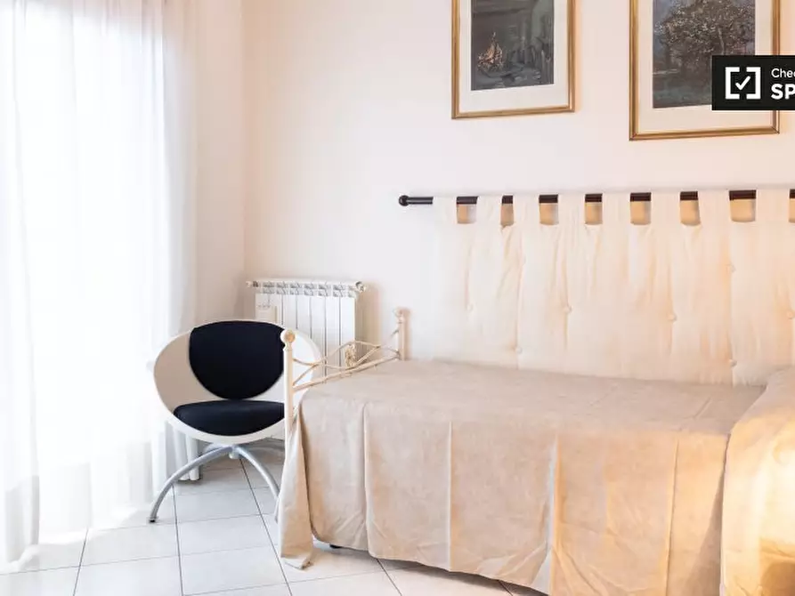 Immagine 4 di Camera condivisa in affitto  in Via Giuseppe Gregoraci a Roma