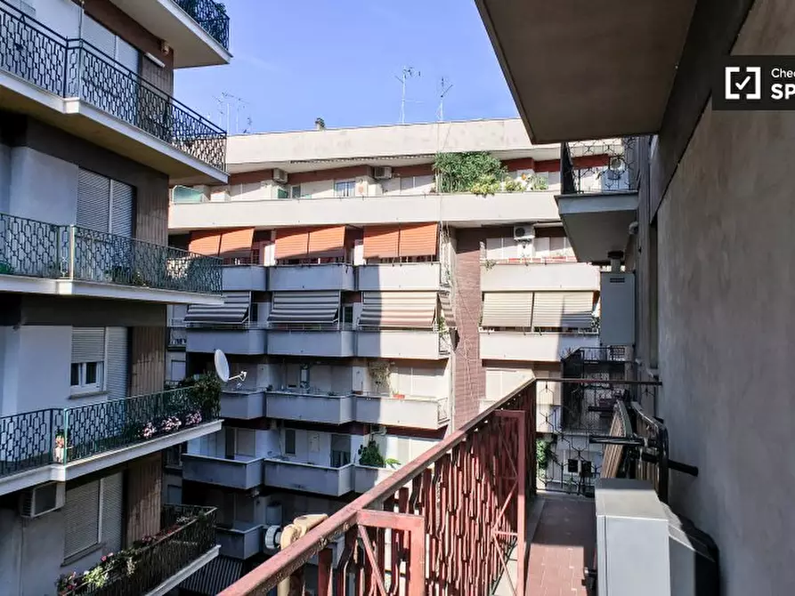 Immagine 12 di Camera condivisa in affitto  in Via Italo Carlo Falbo a Roma