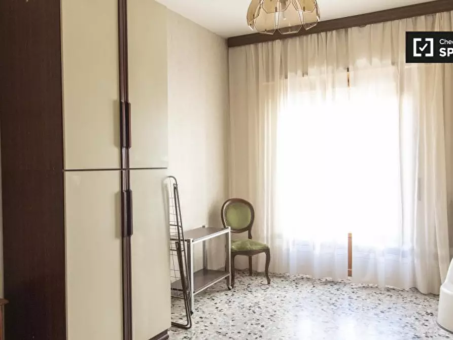 Immagine 3 di Camera condivisa in affitto  in Via di Val Tellina a Roma