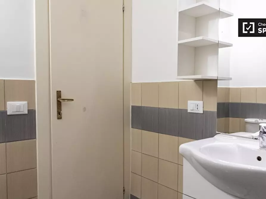 Immagine 13 di Camera condivisa in affitto  in Viale Regina Margherita a Roma