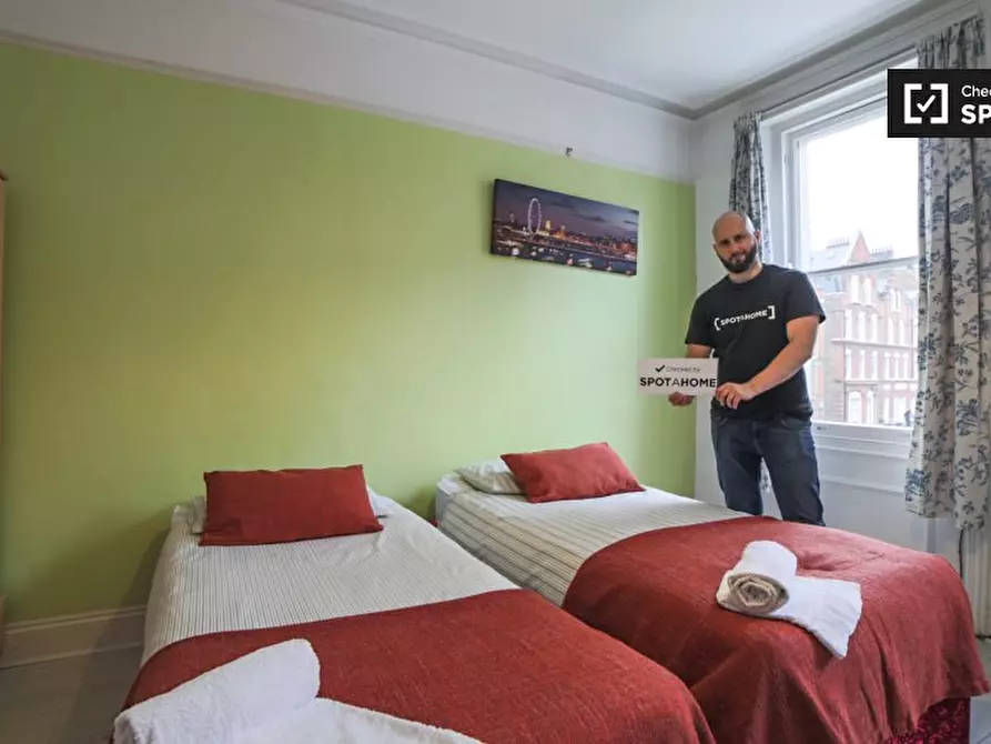 Immagine 1 di Camera condivisa in affitto  in nd Floor Apartment a Kensington