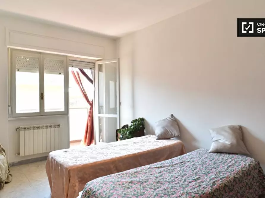 Immagine 19 di Camera condivisa in affitto  in Via Sandro Sandri a Roma