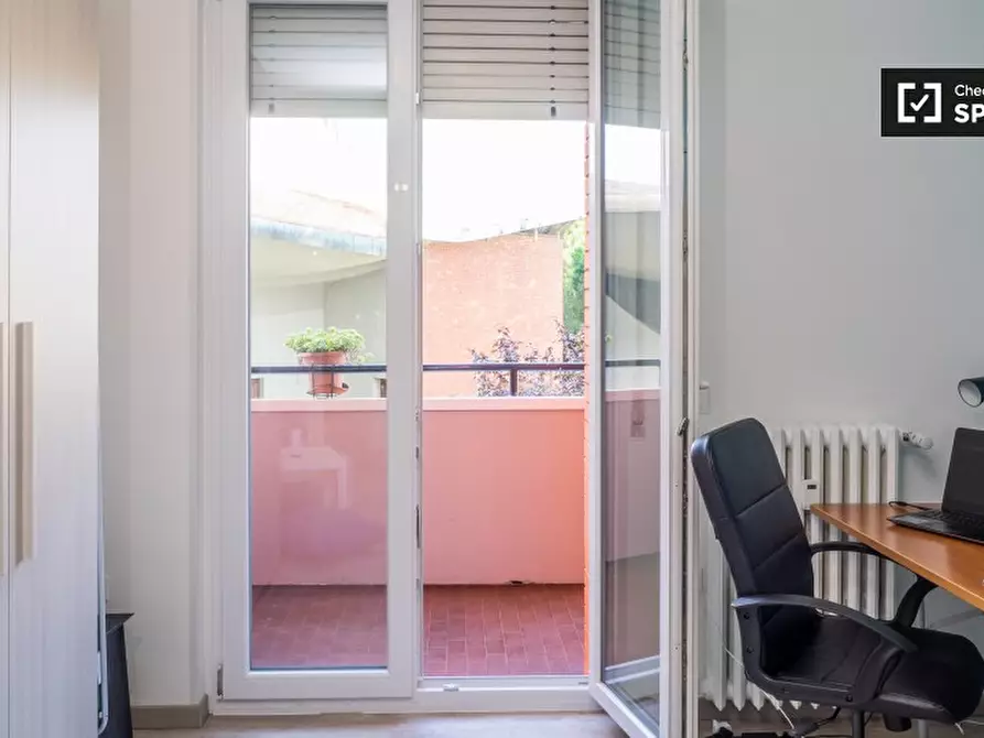 Immagine 14 di Camera condivisa in affitto  in Via Longarone a Milano