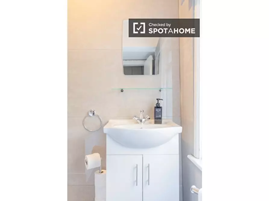 Immagine 14 di Appartamento in affitto  in A Goldhawk Rd a Hammersmith